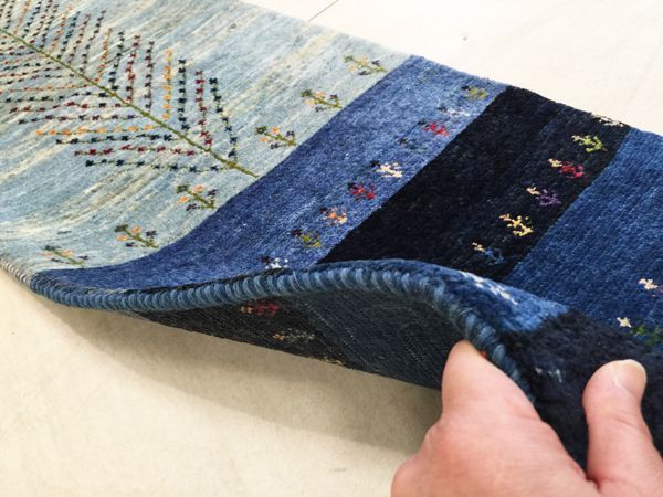 ゾランヴァリのギャッベ青いカシュクリ一目ぼれのご縁。